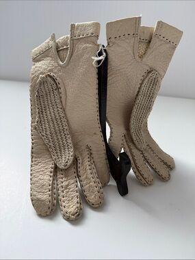 Vintage Men's  or ladies Beige Leather gloves .